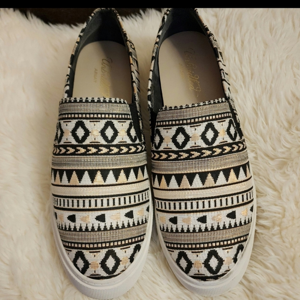 Gorgeous Ariat women's shoes size 8